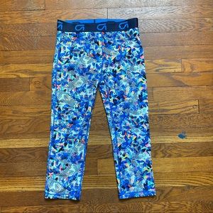 Gap Fit floral print mid rise capri length leggings size small